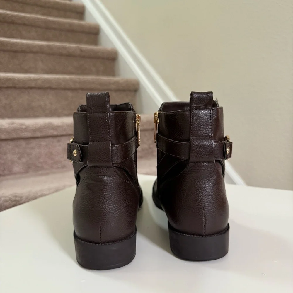 Tommy Hilfiger Dark Brown Leather Rumore Ankle Boot with Gold Hardware Size 8.5